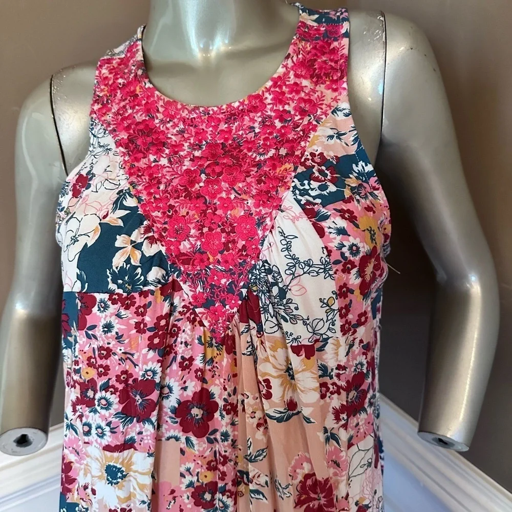 NWT SAVANNA JANE Shift Multicored Floral  Shift Dress Sz S Sleeveless